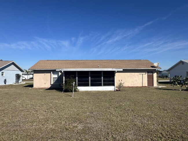 Building Photo - Charming 2-Bed, 2-Bath Retreat in Port Charlotte!