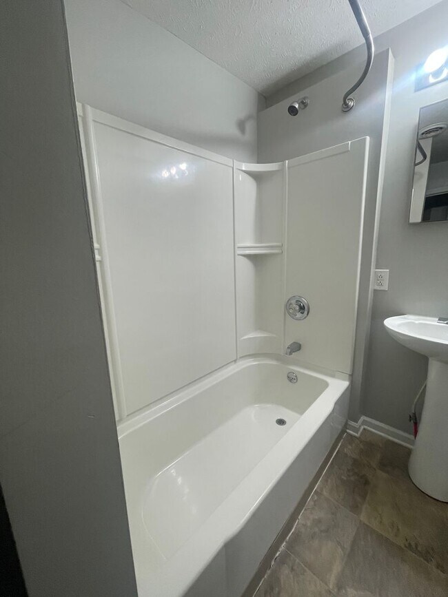 Building Photo - Recently Updated - Upper One Bedroom with Washer/Dryer!