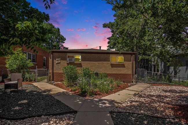 Building Photo - 2Bed/1Bath Duplex in Whittier