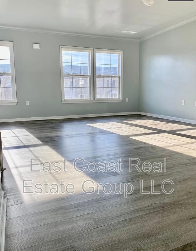 Building Photo - 27 Dunlap Dr