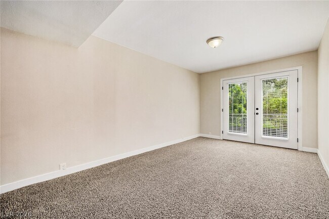 Building Photo - 850 Tam O Shanter