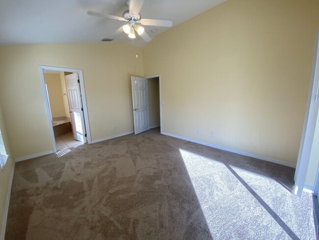 Building Photo - 487 Winwood Ct