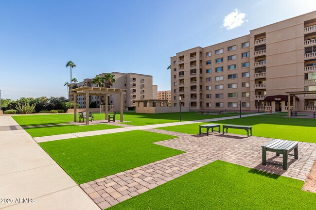 Building Photo - 7930 E Camelback Rd