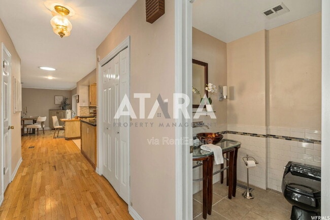 Building Photo - 1577 E Tomahawk Dr