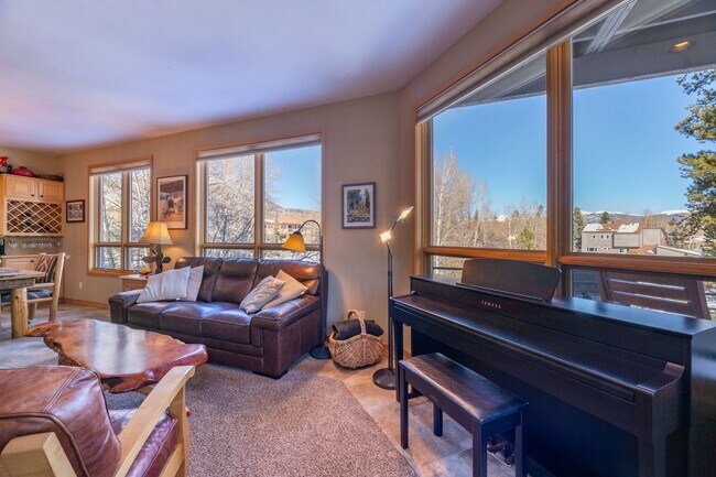 Building Photo - Attached garage! Beautiful views! Heart of...