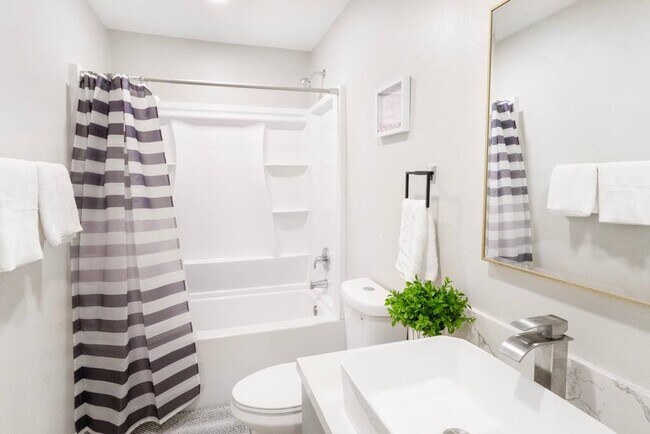 Building Photo - 8356 Adams St