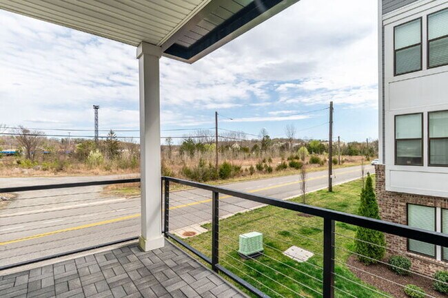 Building Photo - Modern End-Unit Townhome in Rocketts Landing – Prime Richmond Location
