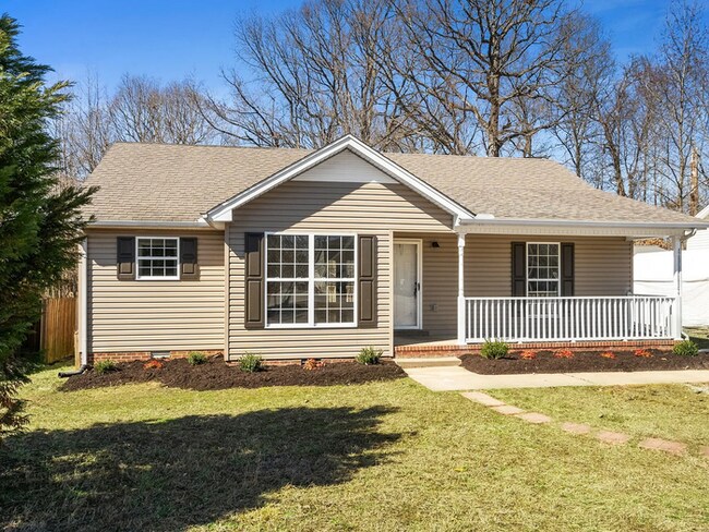 Primary Photo - Adorable 3-Bedroom Home with Inviting Porc...