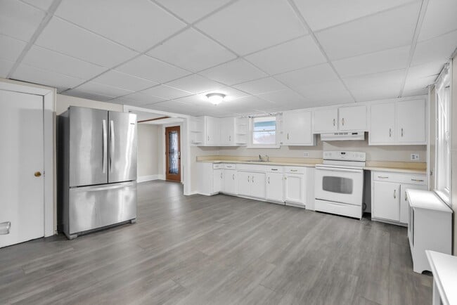 Building Photo - 210 Roseto Ave