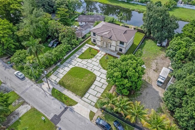 Building Photo - 1962 NW 107th St