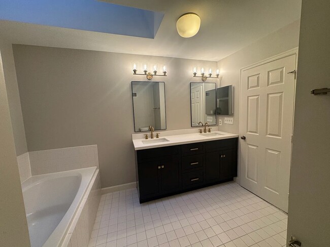 Building Photo - 9085 Golden Sunset Ln