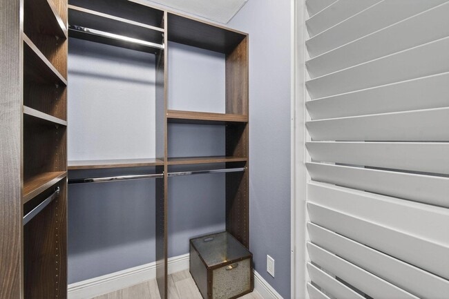 Building Photo - 372 Golfview Rd