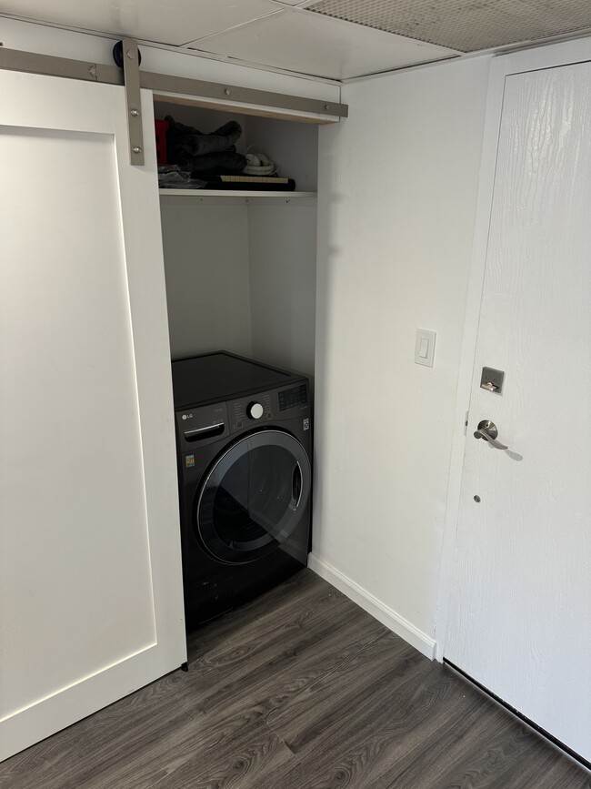 In Unit Washer/Dryer - 2700 Cahuenga Blvd E