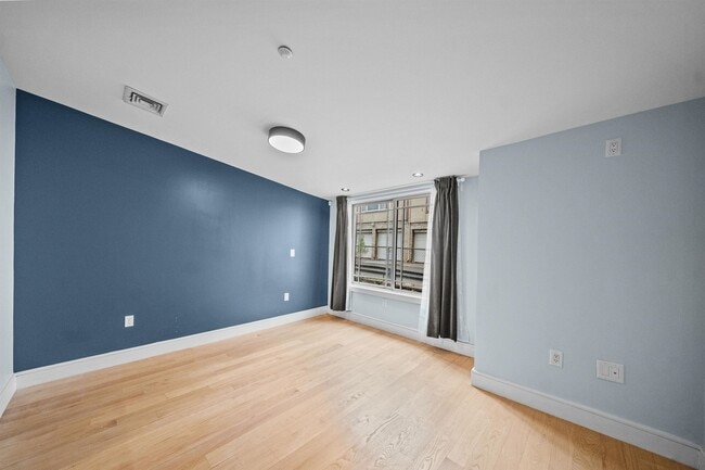 Building Photo - 8917 River Rd