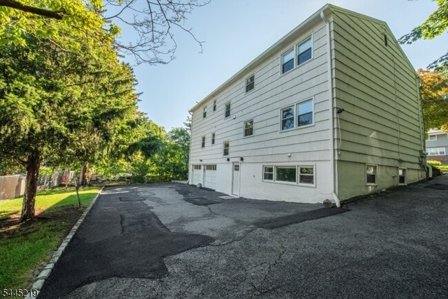 Building Photo - 39 Park Terrace N