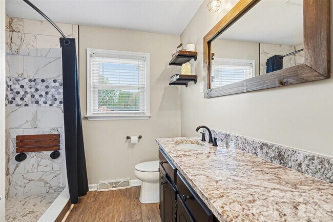 Building Photo - 113 Suncrest Rd