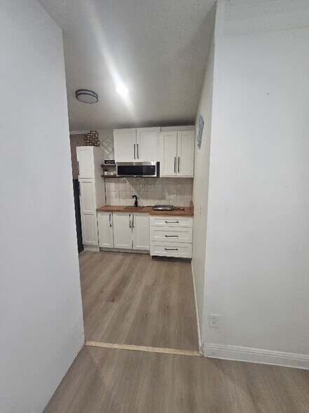 Building Photo - 2136 Cascade St