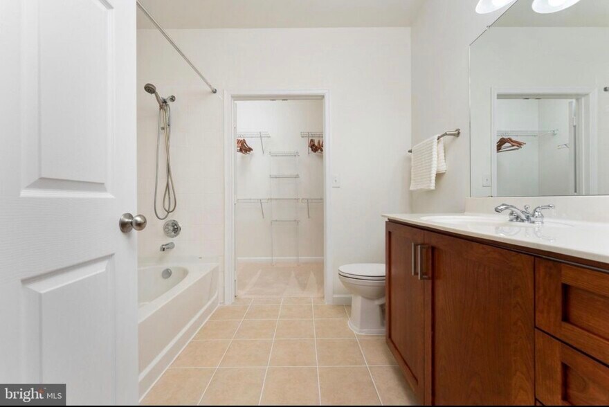 Building Photo - 12925 Centre Park Cir
