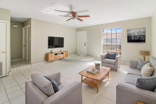 Building Photo - "Charming 2-Bed, 2-Bath Retreat in McAllen's Heart – 1,212 Sq Ft of Comfort!"