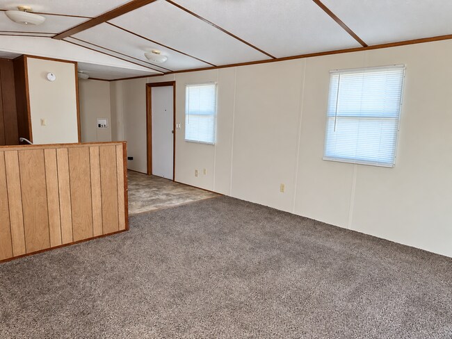 Building Photo - 210 Lewis St