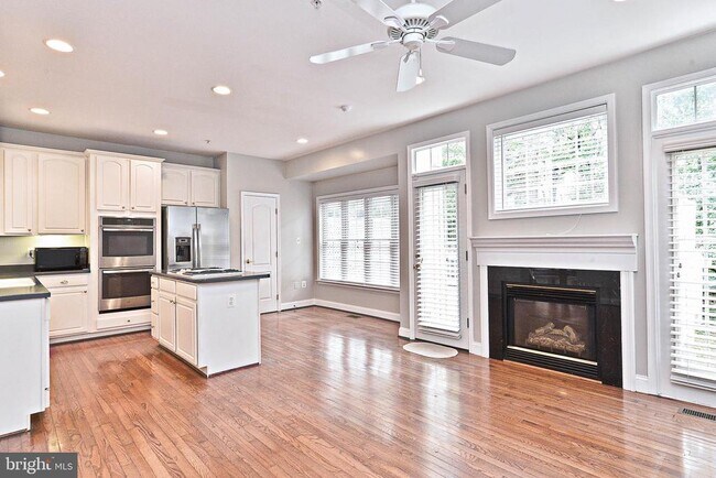 Building Photo - 12035 Treeline Way