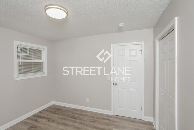 Building Photo - Charming 3 Bedroom in Columbia!