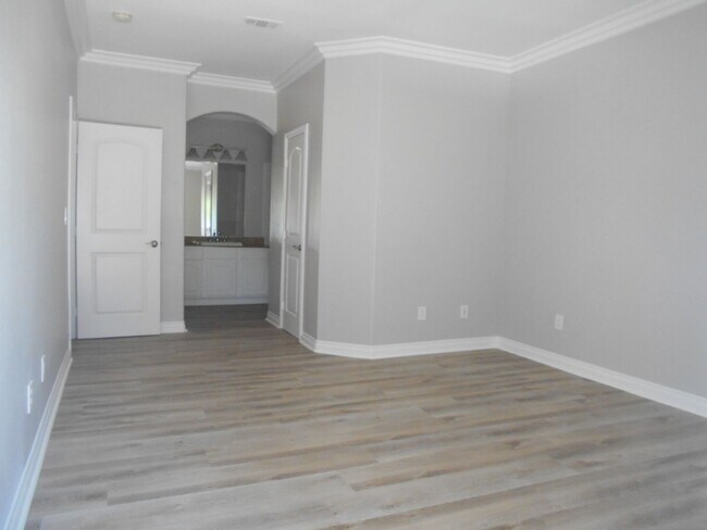 Building Photo - Spacious 2 Bedroom Condo Ready To Move-In!