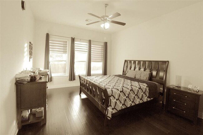 Building Photo - 15100 Iveans Way