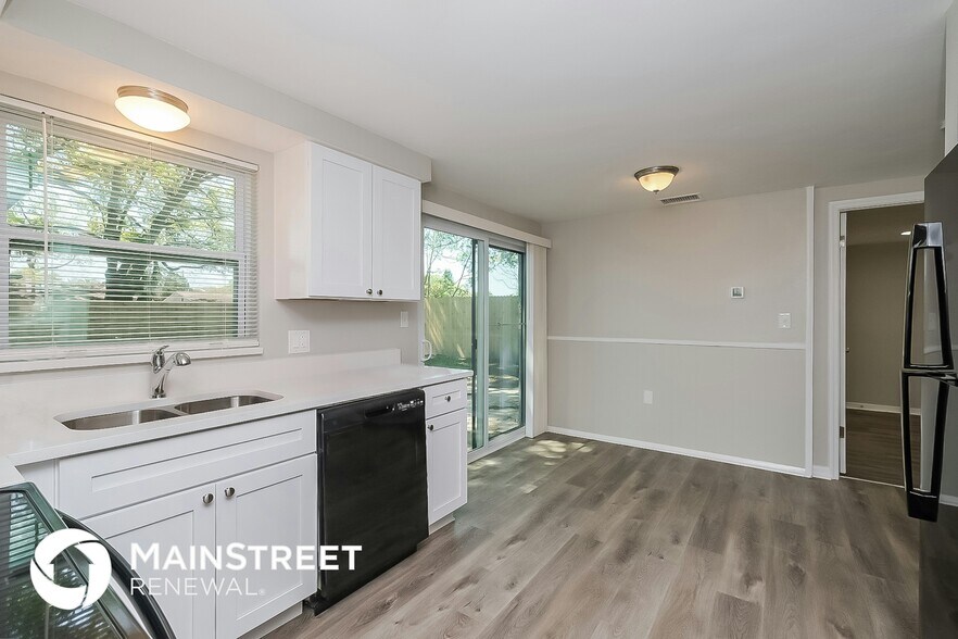 Building Photo - 5040 Valimor Dr