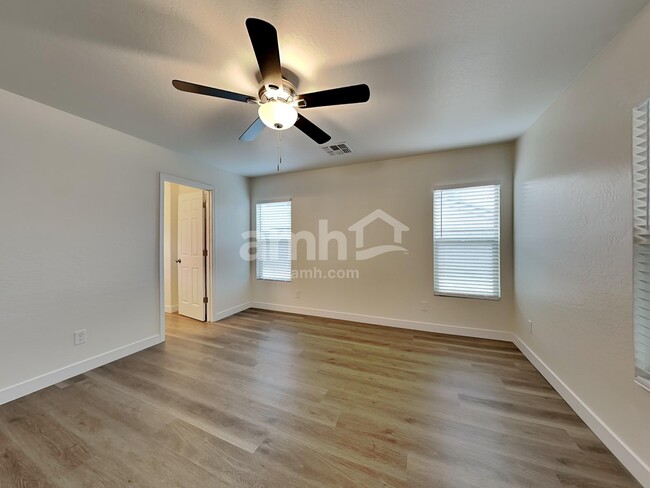 Building Photo - 12821 W Myer Ln