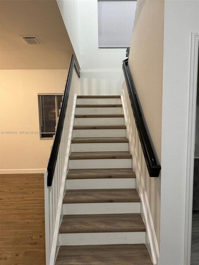 Building Photo - 319 SE 20th Terrace