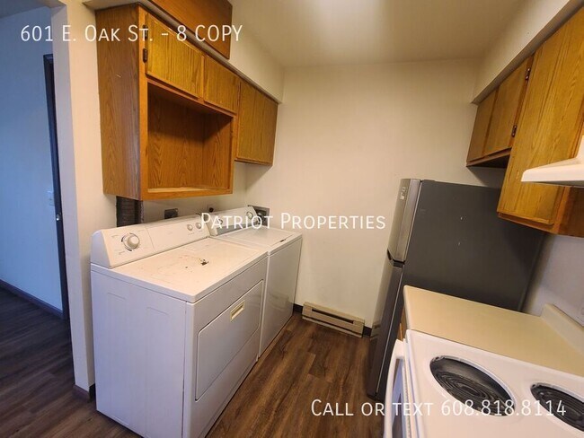 Building Photo - 601 E Oak St