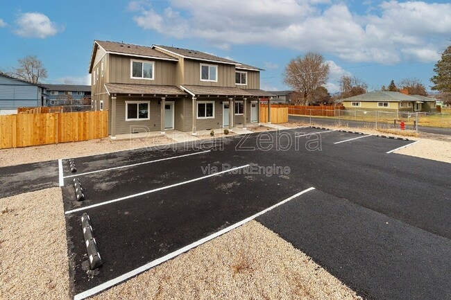 Building Photo - 374 SE Garner St