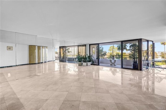 Building Photo - 4337 Marina City Dr