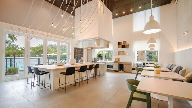 Building Photo - 1919 SE 10th Ave