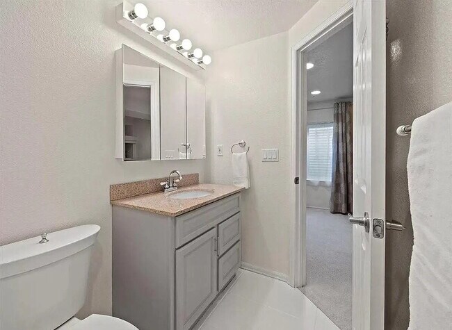 Building Photo - OMG this is a Stunning Large 5 BR House