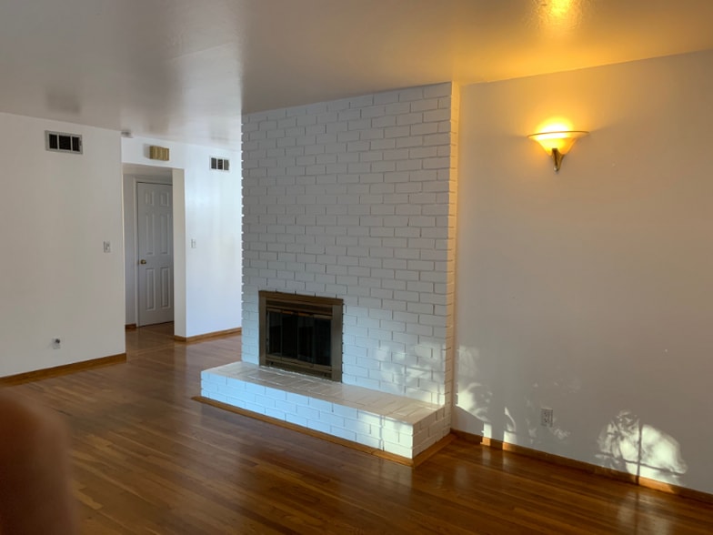 Building Photo - 315 N Abbott Ave