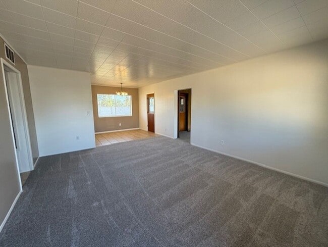 Building Photo - REDUCED!! 3 Bed 1 1/2 Bath Home with Firep...
