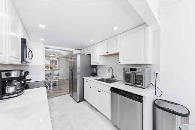 Building Photo - 3589 S Ocean Blvd