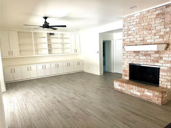 Building Photo - 3007 Broadmoor Dr