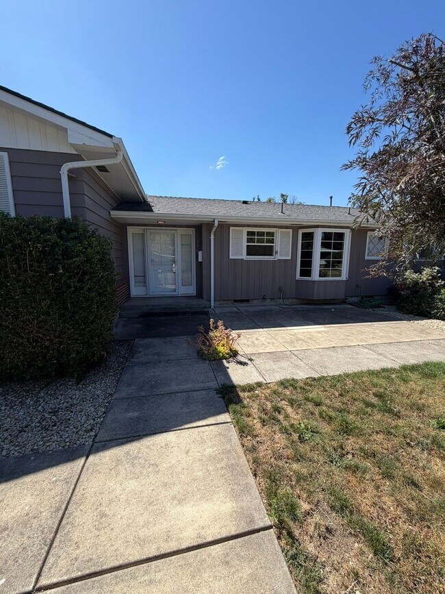 Building Photo - 550 Carlson Dr