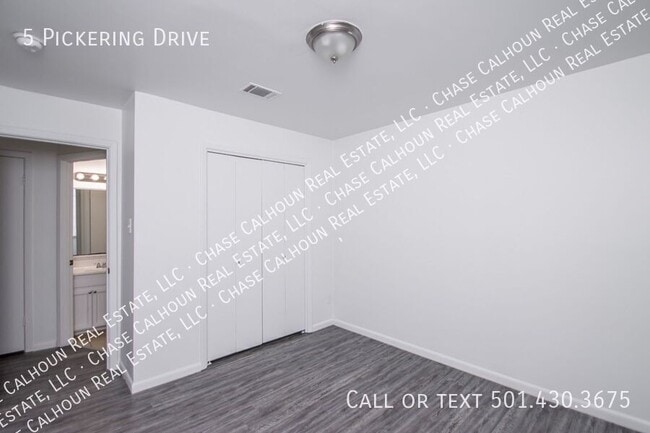 Building Photo - 5 Pickering Dr