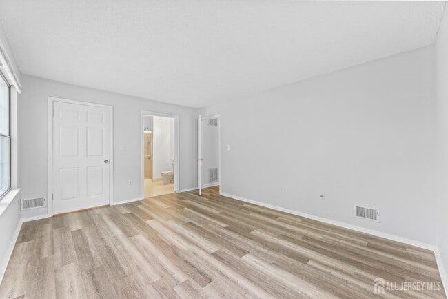 Building Photo - 152 Darwin Ln