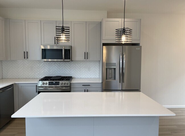 Building Photo - 2Bd/1.75Ba Seattle Townhouse