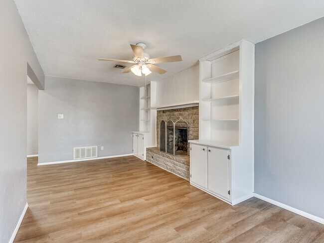 Building Photo - 316 W Bass Ave
