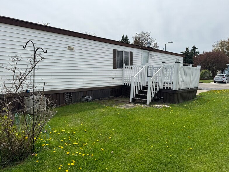 Building Photo - 48592 Leafdale Ct