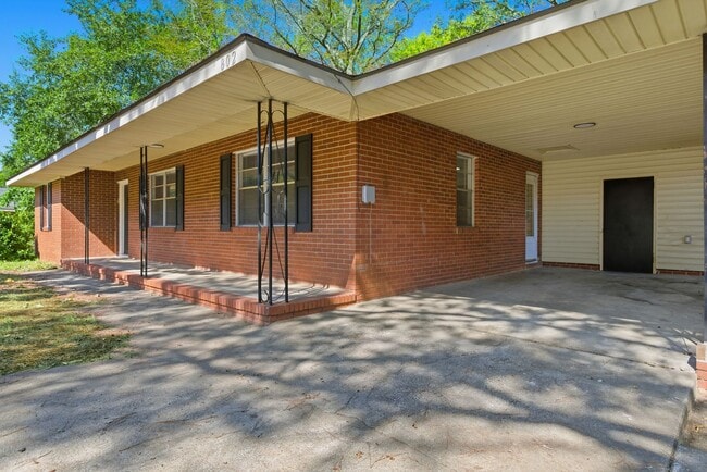 Building Photo - Updated 3BR/2BA Home in Phenix City, AL
