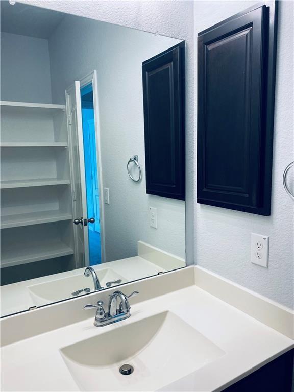 Building Photo - 1009 Sundrops St