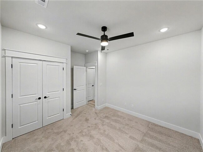 Building Photo - 7842 Scenic Vly Ave