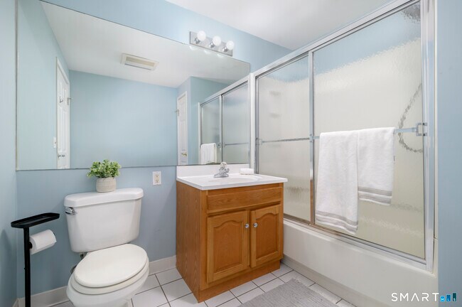 Building Photo - 300 Broad St